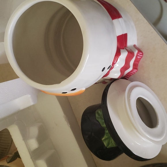 HOLIDAY SALE!!! LAST ONE LEFT - Ceramic snowman cookie jar - Picture 6 of 7